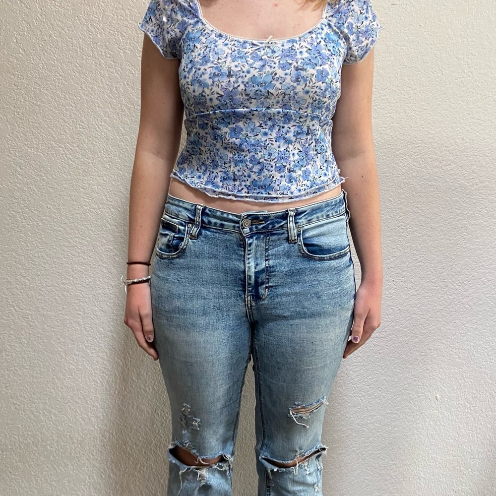 Cute floral top! With a bow